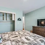 The Nut House - Lovely Home With Hot Tub Home